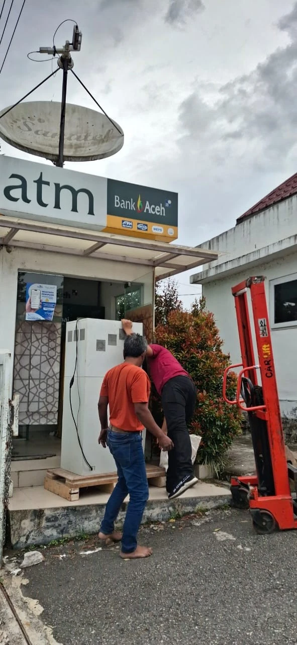 Dokumentasi pekerjaan relokasi unit